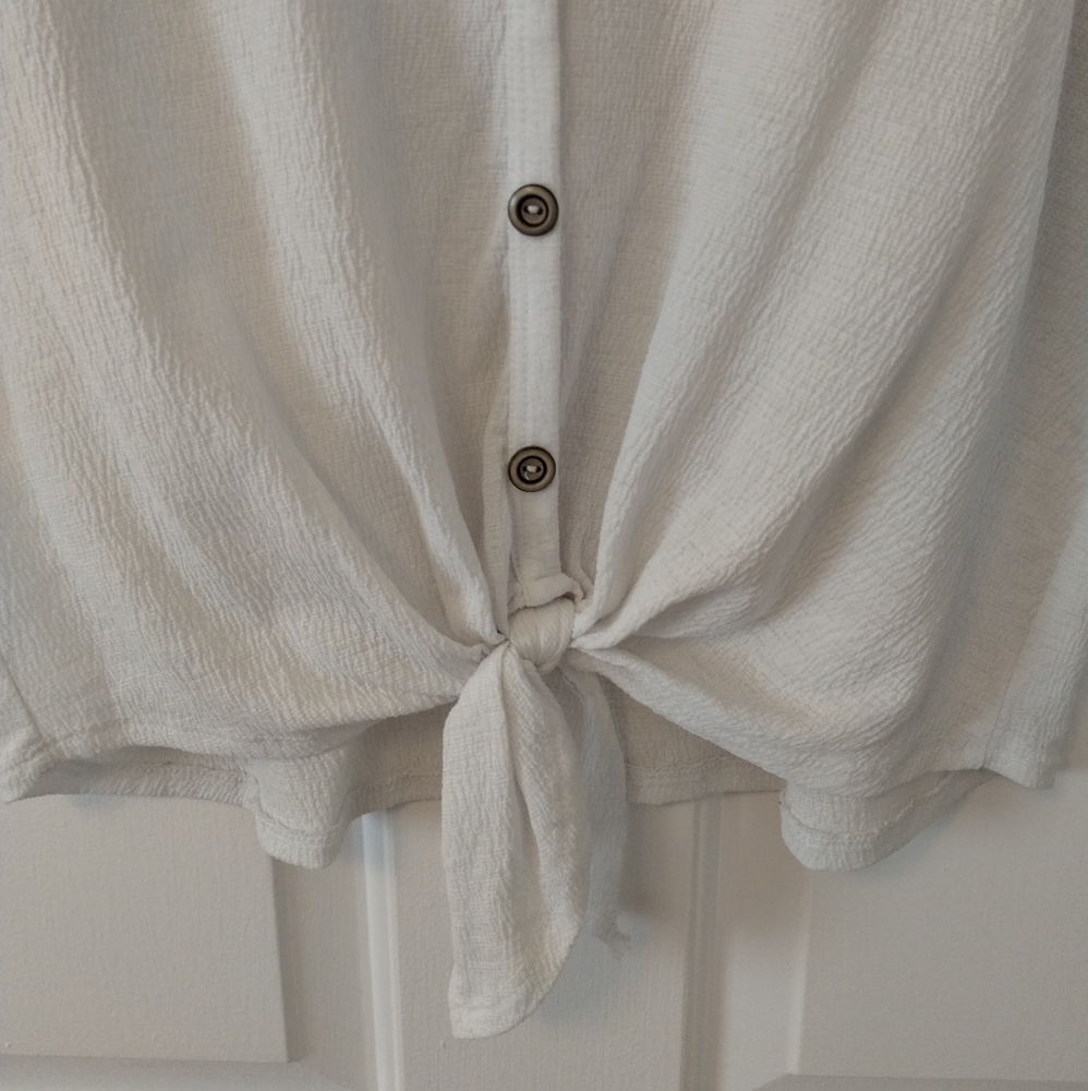 *5 for $20* Caution to the wind tie front top - Picture 7 of 7
